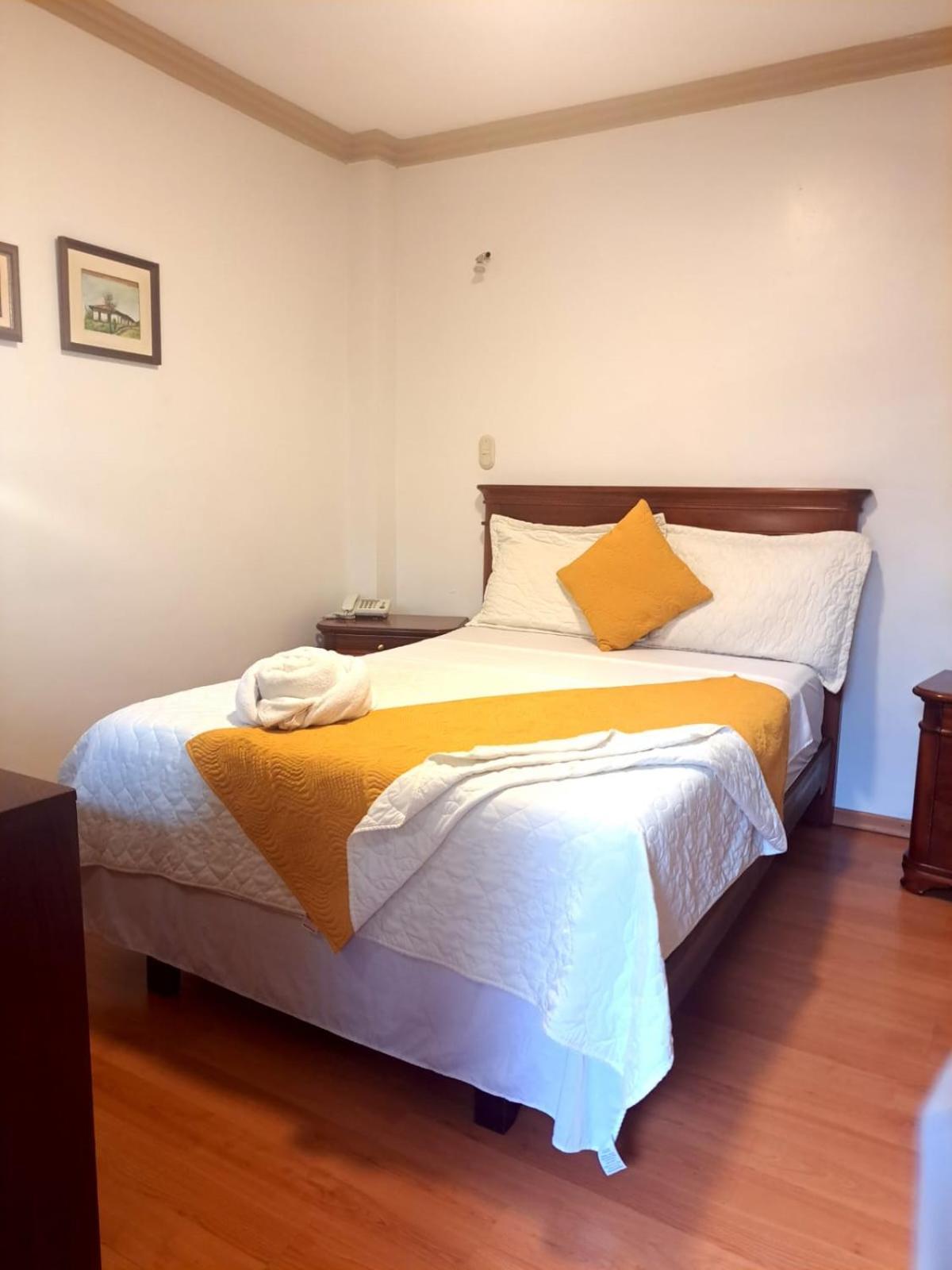 Hotel Coronel Куенка Екстер'єр фото