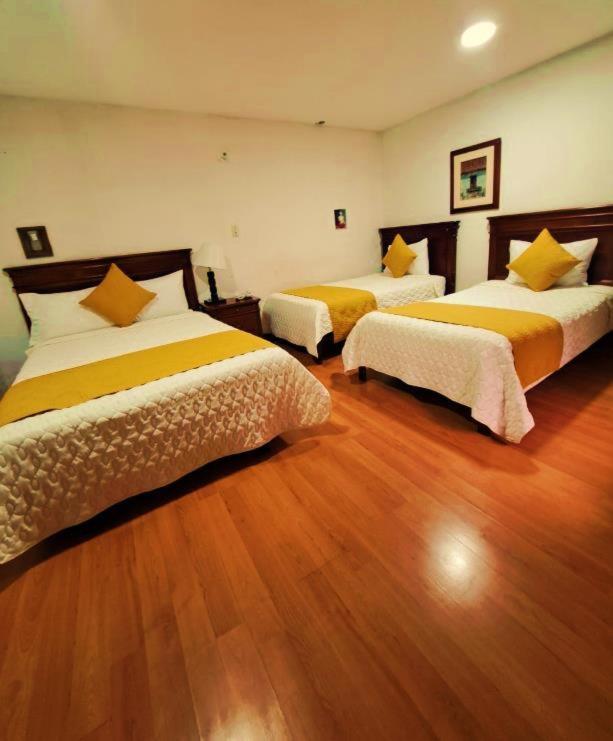 Hotel Coronel Куенка Екстер'єр фото