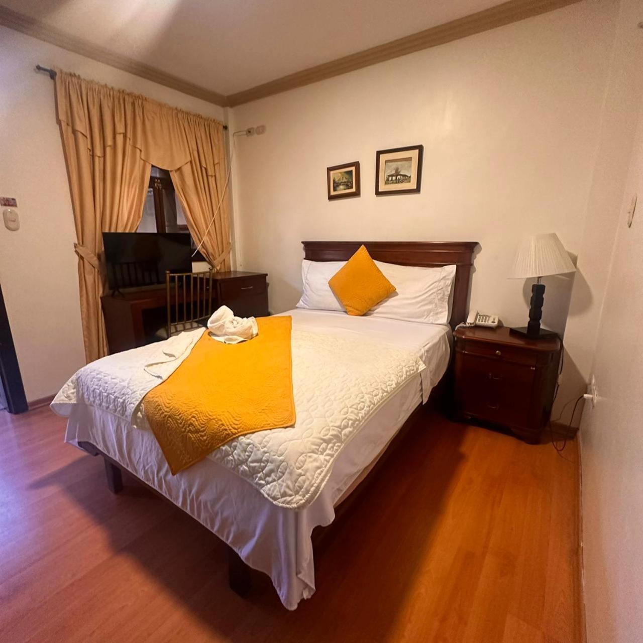 Hotel Coronel Куенка Екстер'єр фото